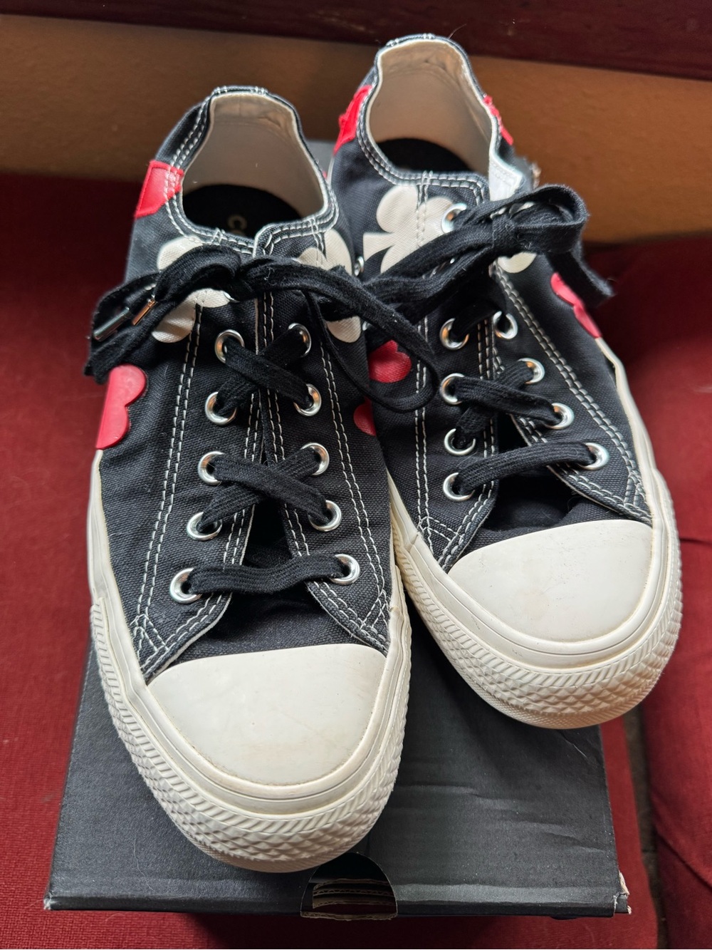 Converse “queen of hearts” W9.5